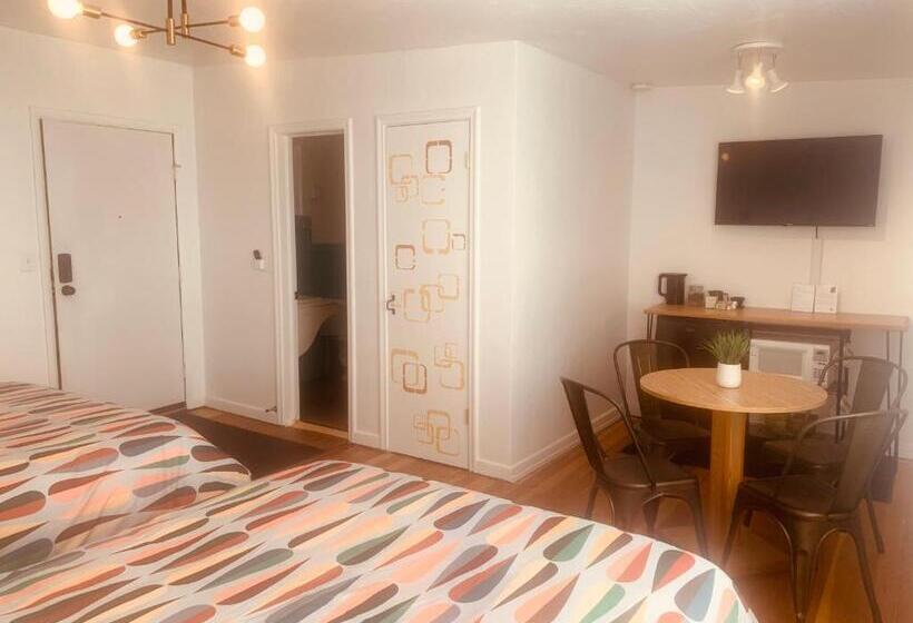 디럭스 스위트, Dragonfly Motor Lodge