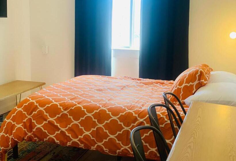 패밀리 룸, Dragonfly Motor Lodge