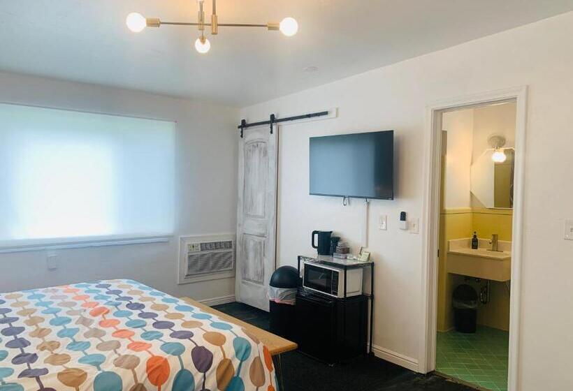 디럭스 스위트 킹 침대, Dragonfly Motor Lodge