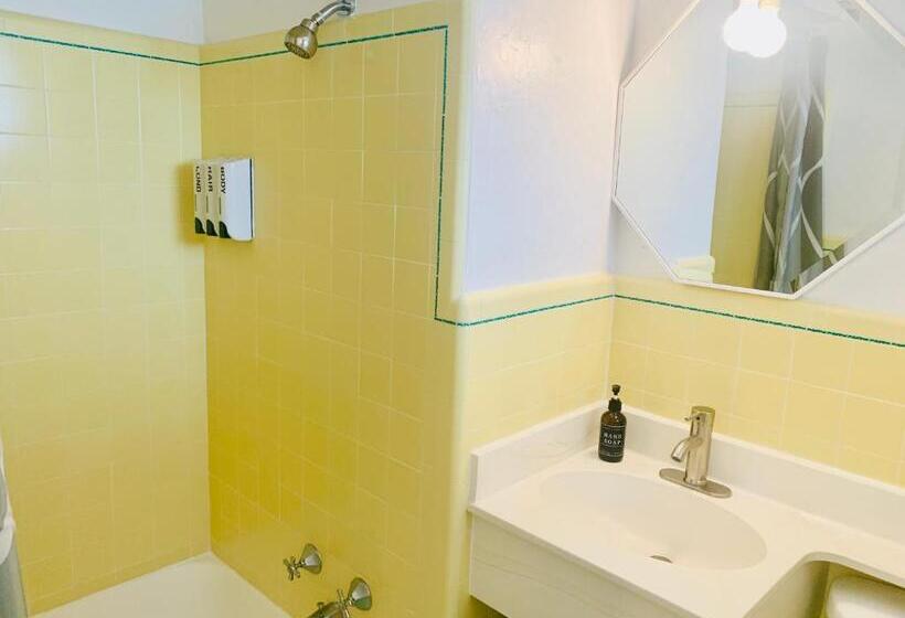 디럭스 스위트 킹 침대, Dragonfly Motor Lodge