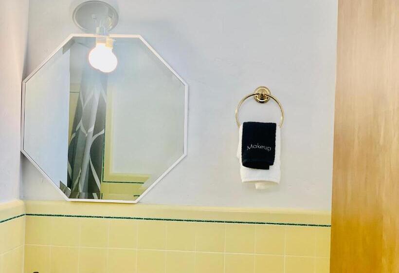 디럭스 스위트 킹 침대, Dragonfly Motor Lodge