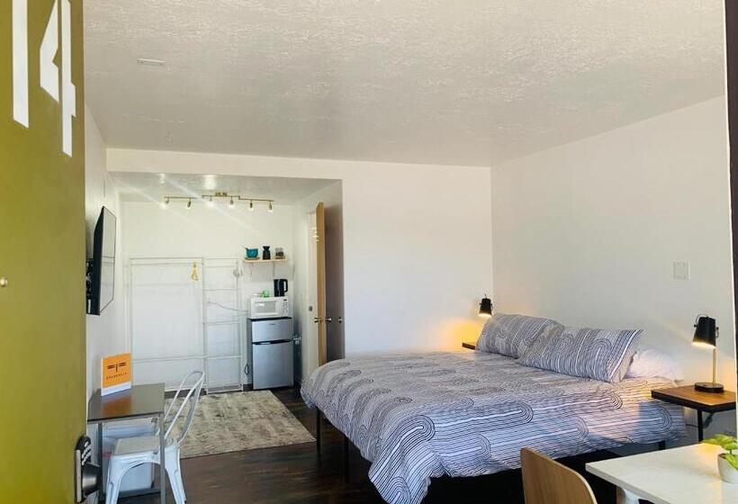 스위트 킹사이즈 침대, Dragonfly Motor Lodge