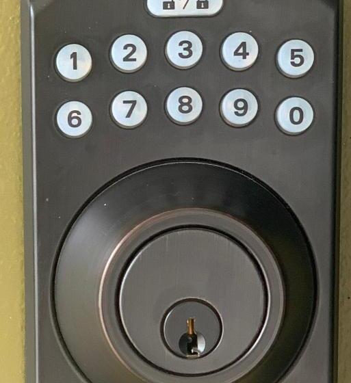 스위트 킹사이즈 침대, Dragonfly Motor Lodge