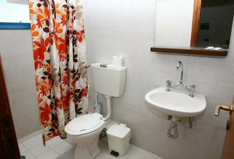 标准单人间, Handakas