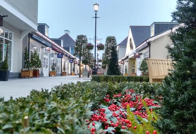 스탠다드 트리플 룸, Silken Thomas Accommodation