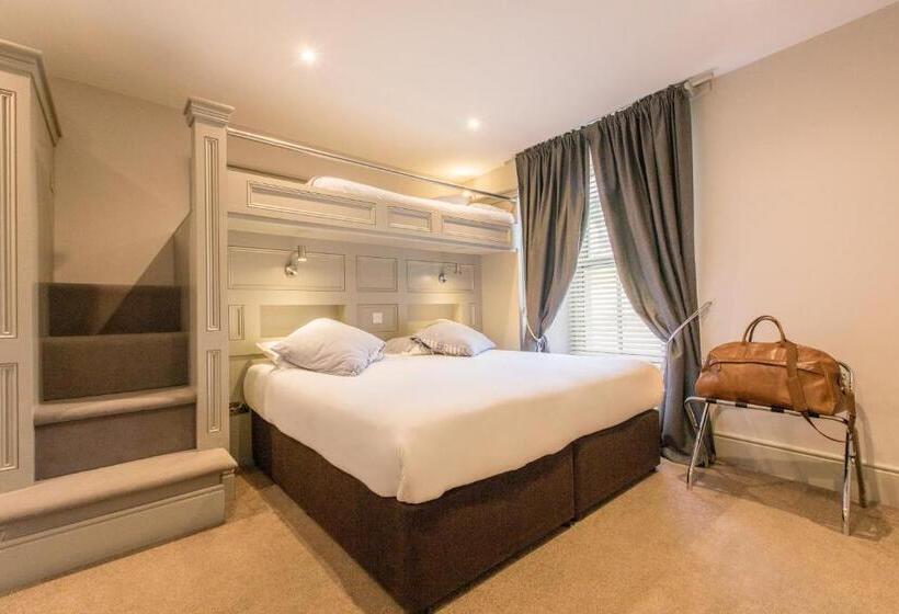 스탠다드 트리플 룸, Silken Thomas Accommodation