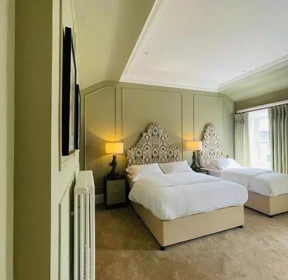 スーペリアトリプルルーム, Silken Thomas Accommodation