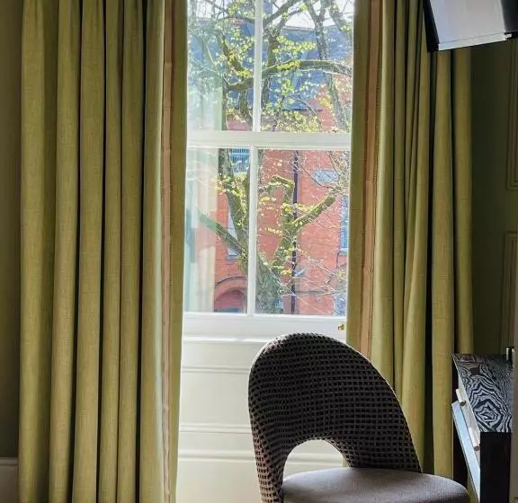スーペリアトリプルルーム, Silken Thomas Accommodation