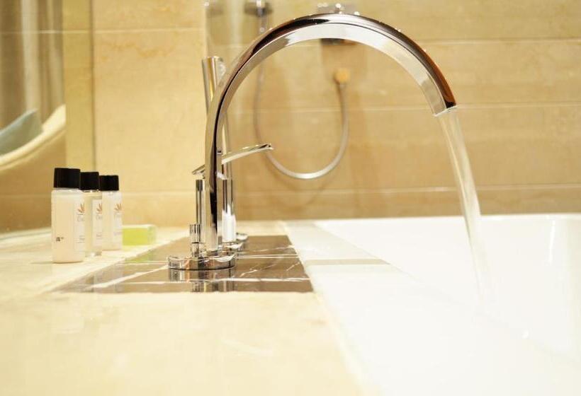 带大床的行政房间, The Umrao