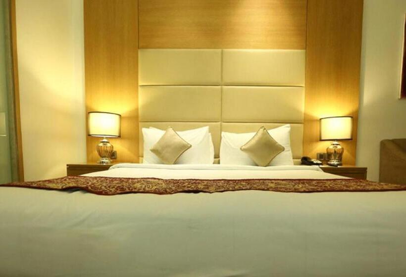 带大床的标准间, The Umrao