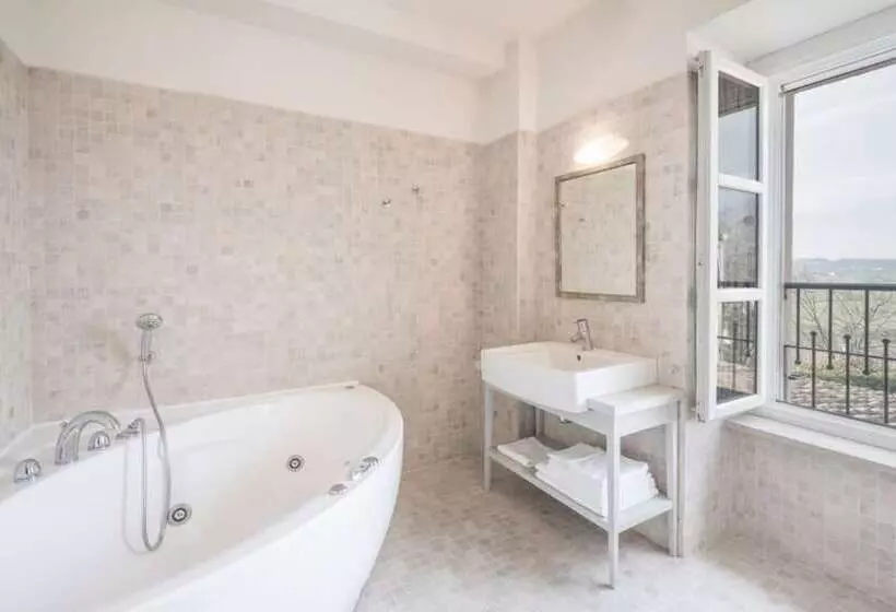 バスタブ付きスーペリアールーム, Spinerola Hotel In Cascina & Restaurant Uvaspina