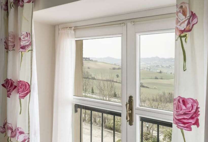 高级房间带漩涡浴缸, Spinerola Hotel In Cascina & Restaurant Uvaspina