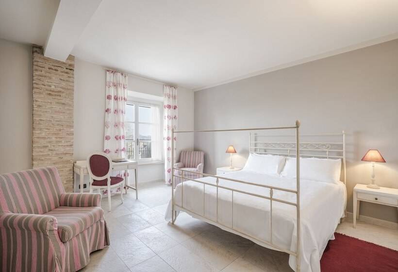 高级房间带漩涡浴缸, Spinerola Hotel In Cascina & Restaurant Uvaspina