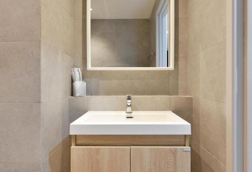 استودیو استاندارد با تخت کینگ, Vst Punnawithi