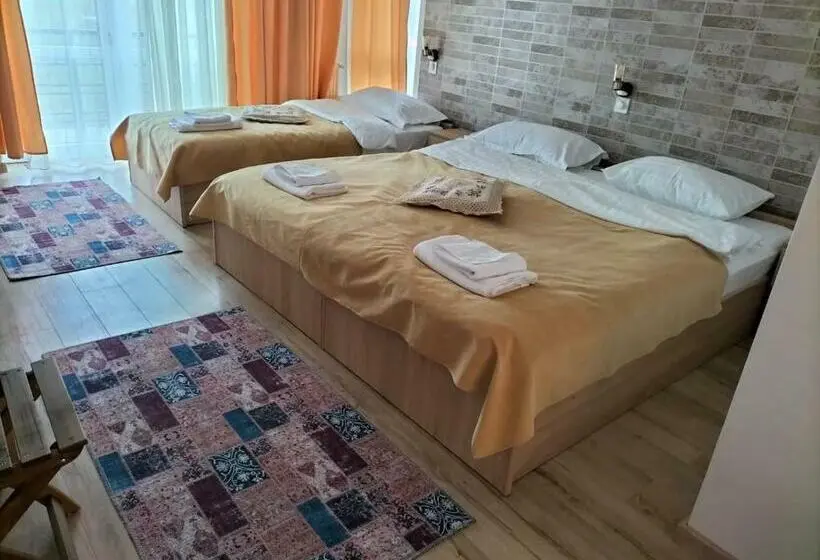 スタンダードトリプルルーム, Conacul Doamnei Nucșoara