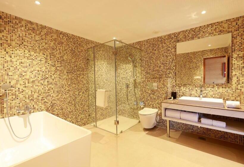 バルコニー付スイート, Justa Cliffend Resort & Spa Mashobra