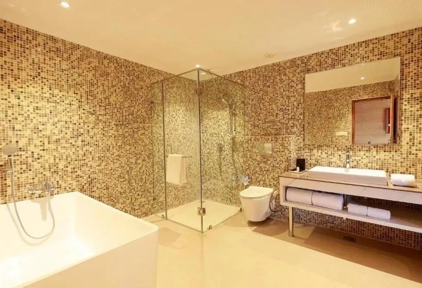 バルコニー付スイート, Justa Cliffend Resort & Spa Mashobra