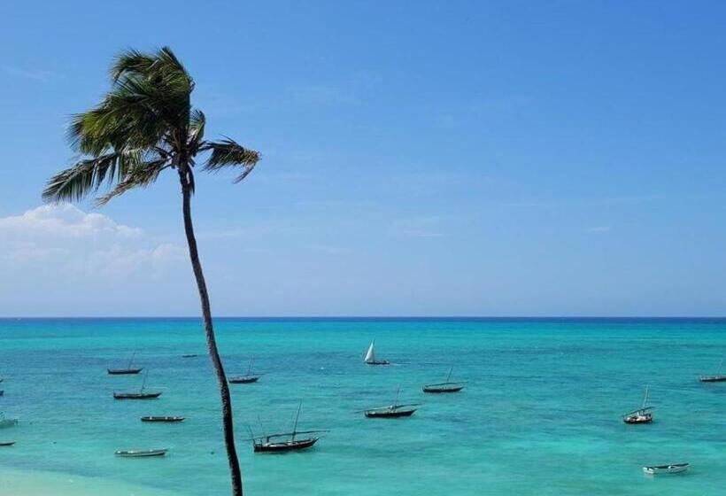 Номер Стандарт Трехместный, Room In Bb Room Sabrina At The Beach For 2 3 Guests