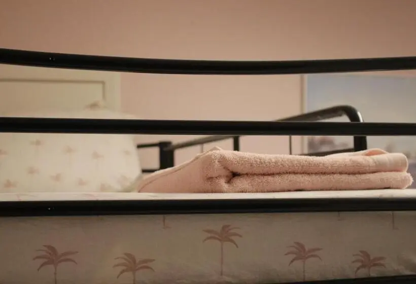 ルームシェアのワンベッド, The Espy Hostel