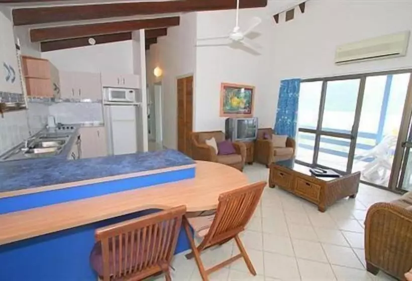 スリーベッドルーム ヴィラ, Coral Point Lodge