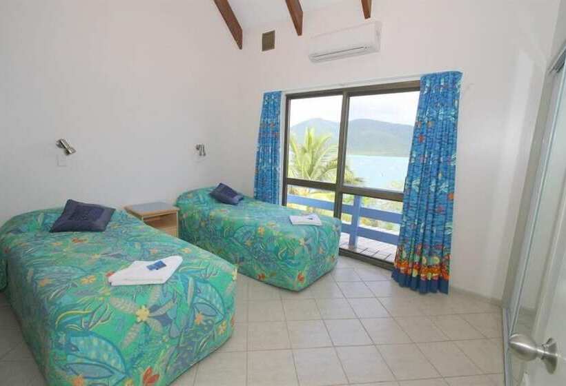 Вилла 3 Спальни, Coral Point Lodge