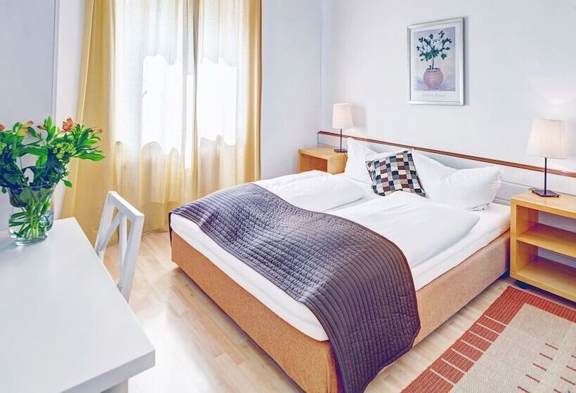 اتاق استاندارد, Cornelia