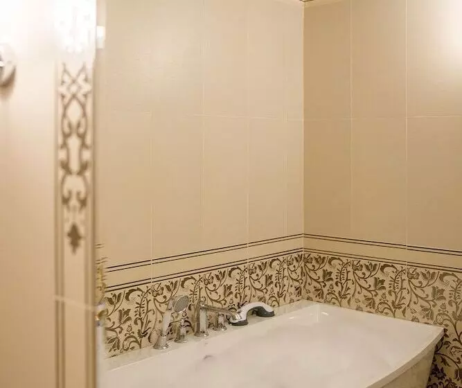 スイート, Dvor Podznoeva