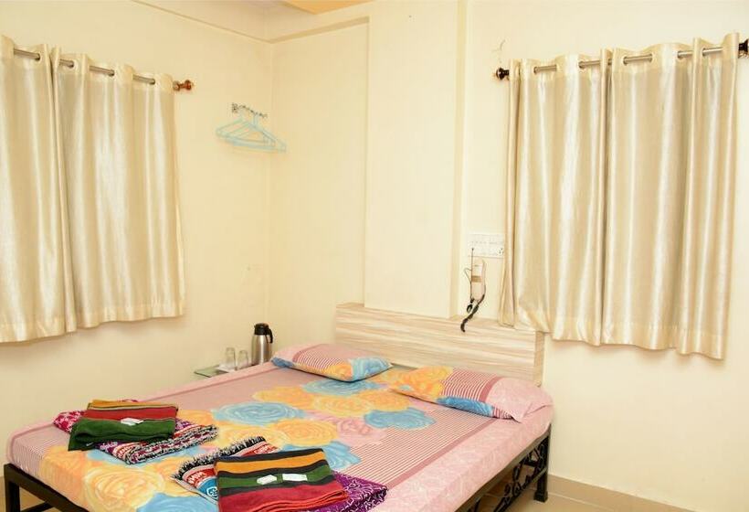 Chambre Deluxe, Sai Sneha