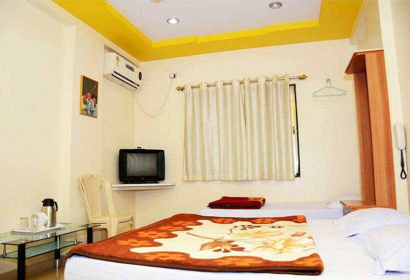 Chambre Triple Deluxe, Sai Sneha
