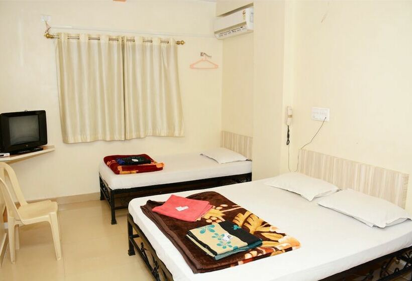 Chambre Triple Deluxe, Sai Sneha