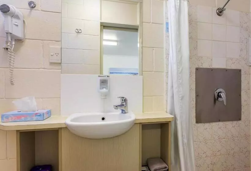 استودیوی استاندارد, Top Spot Motel