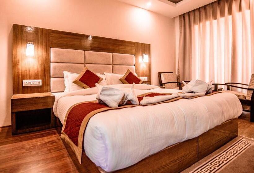 Deluxe Rum, Jigmet, Leh