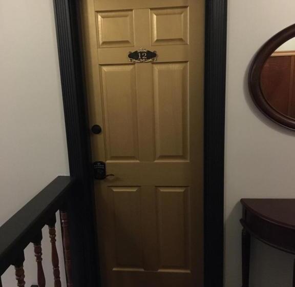 غرفة قياسية سرير كينج, Stevenson