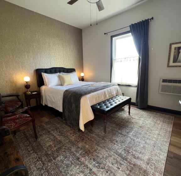 غرفة قياسية, Stevenson