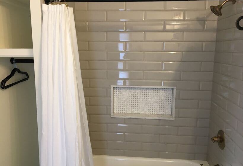 غرفة قياسية, Stevenson