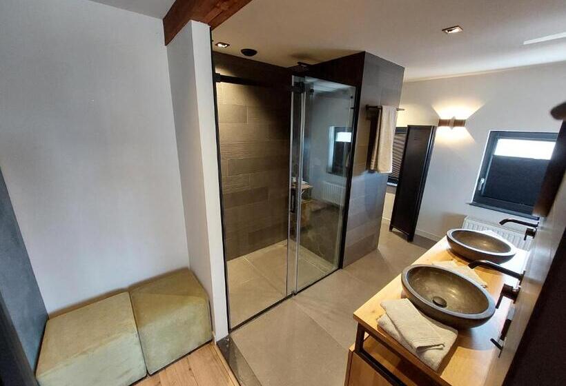 Апартаменты 1 Спальня с Террасой, B&b Vierlingsbeek, Appartement Onder één Dak En Tuin Chalet