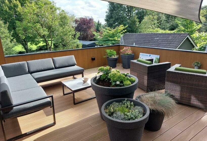 Апартаменты 1 Спальня с Террасой, B&b Vierlingsbeek, Appartement Onder één Dak En Tuin Chalet