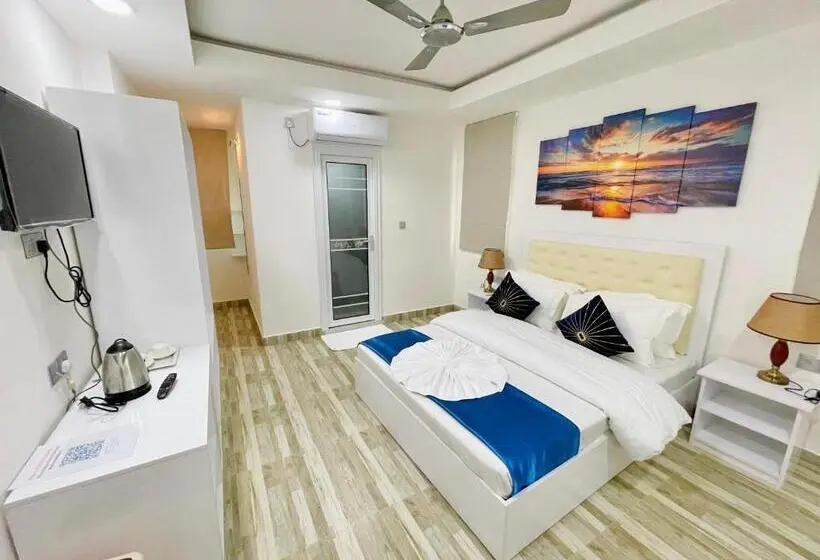 اتاق استاندارد سه نفره, Marine Holiday