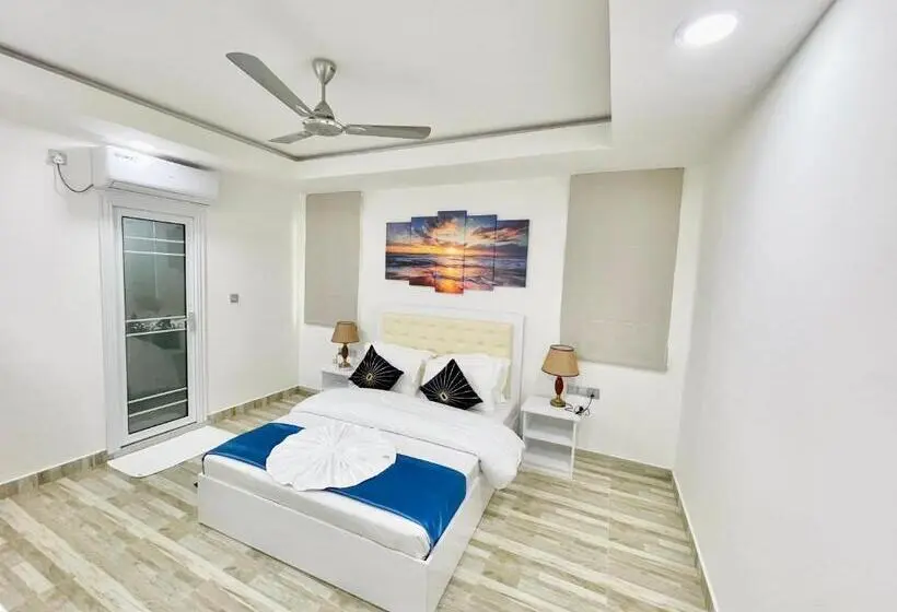 اتاق استاندارد سه نفره, Marine Holiday