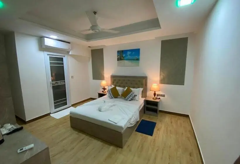 اتاق لوکس خانوادگی, Marine Holiday