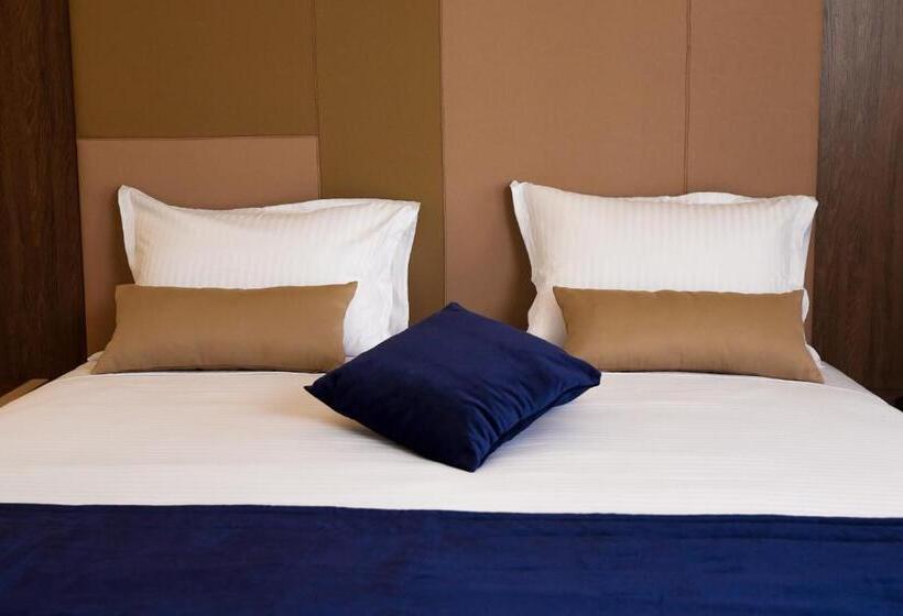 سوییت جونیور, Lescure Business Hôtel And Spa