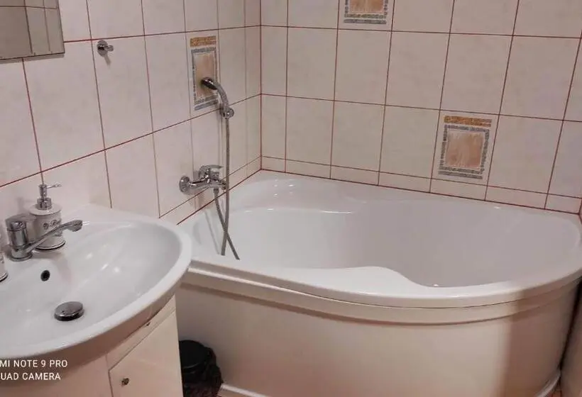 Sviitti, Samota U Hadince