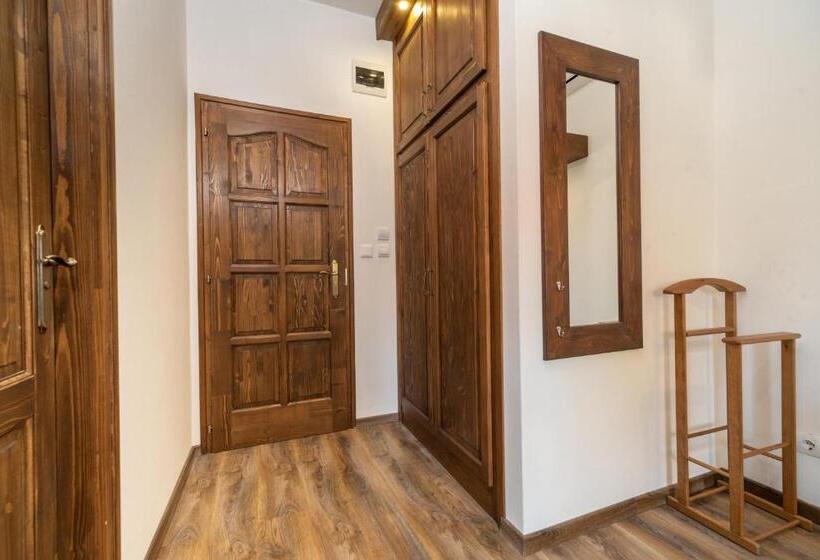 Номер Стандарт, Juhar Apartmanház