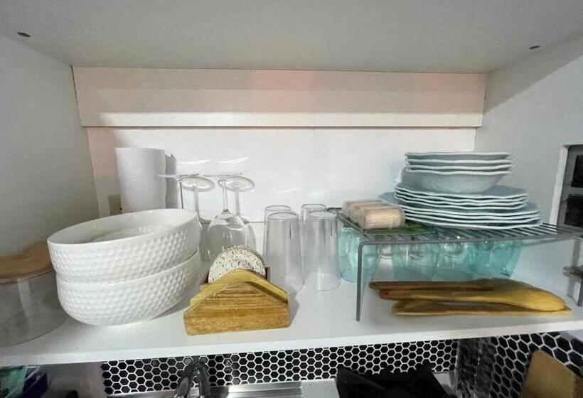 سوییت خانوادگی, The Cabins