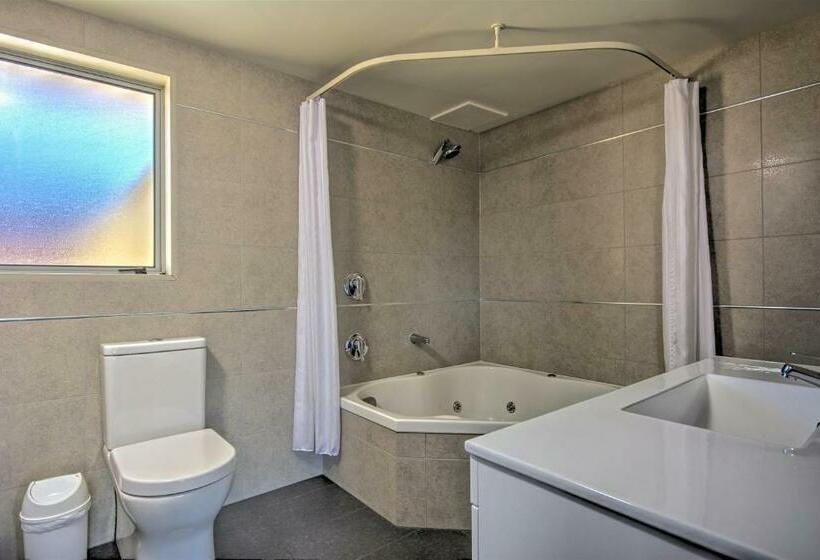 Standard studio with lake view, Alexis Motel & Apartments