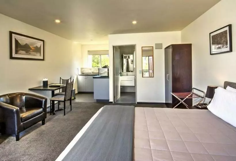 Standard studio with lake view, Alexis Motel & Apartments