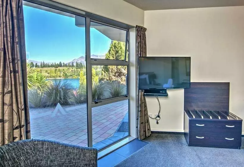 Standard studio with lake view, Alexis Motel & Apartments