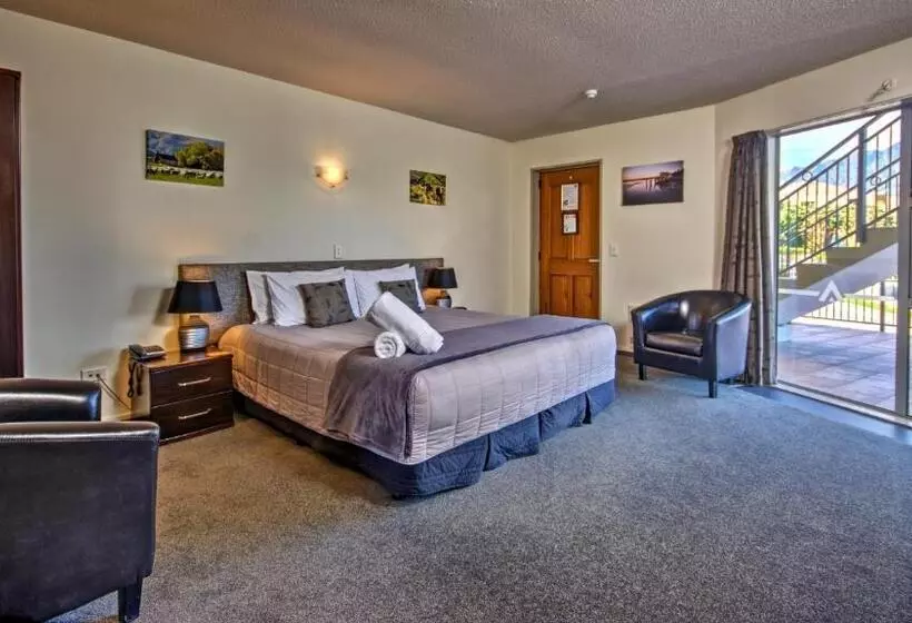 Standard studio with lake view, Alexis Motel & Apartments