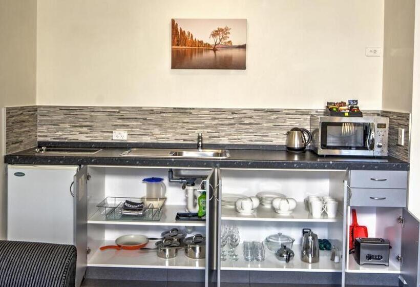 패밀리 아파트, Alexis Motel & Apartments