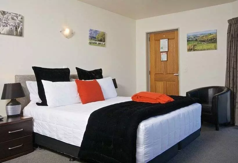 Standard studio with lake view, Alexis Motel & Apartments